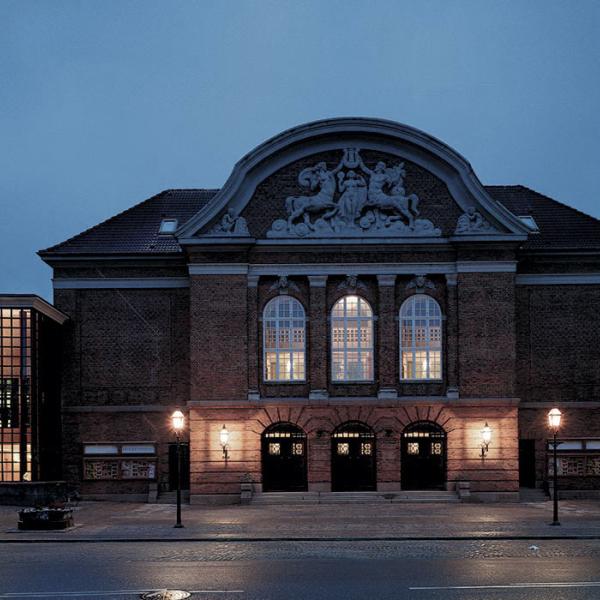 Odense Theater am Abend