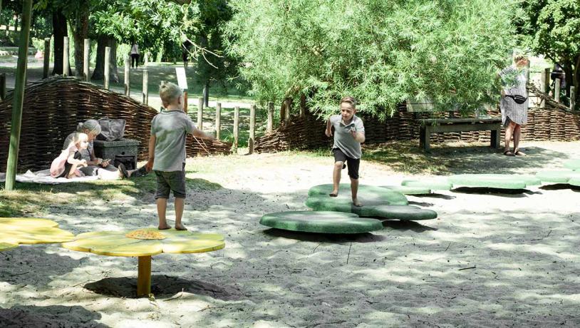 Kinder am Spielplatz in Munke Mose