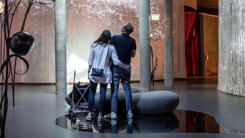 Familie på besøg i H.C. Andersens Hus
