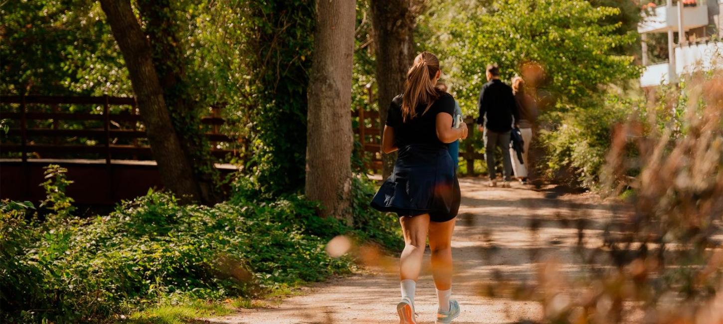 Løber i eventyrhaven efterår 2025