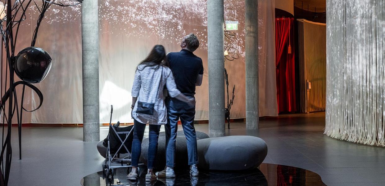 Familie på besøg i H.C. Andersens Hus