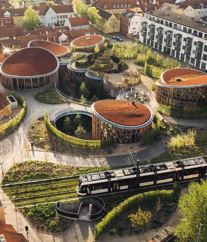 Dronefoto over den gamle bydel med H.C. Andersens Hus