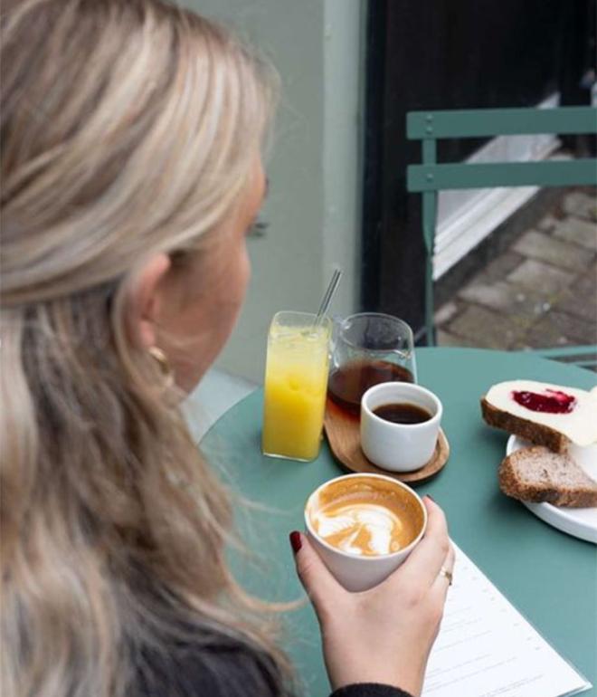 Mathilde er statist på et photo shoot