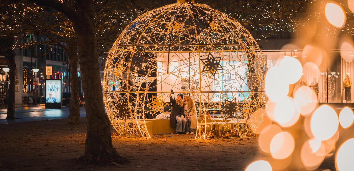Lyskugleselfie på Platanpladsen
