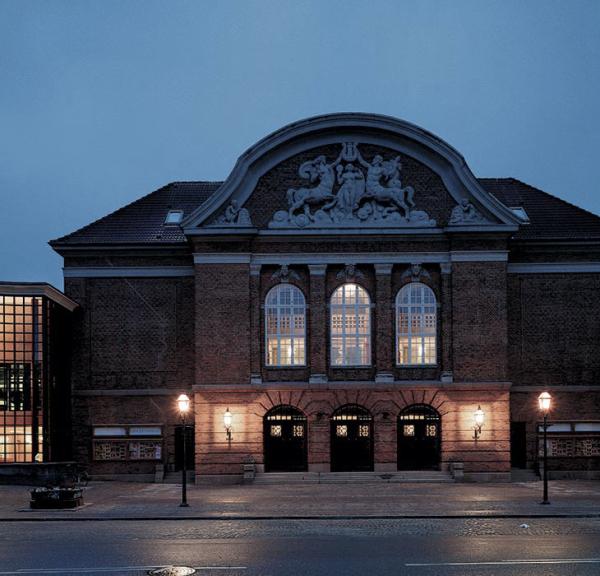 Odense Theater am Abend