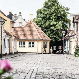 Spazieren Sie zu  Hans Christian Andersens Geburtshaus