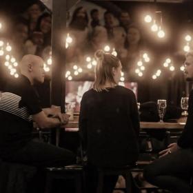 Schöner Abend im Weinbar